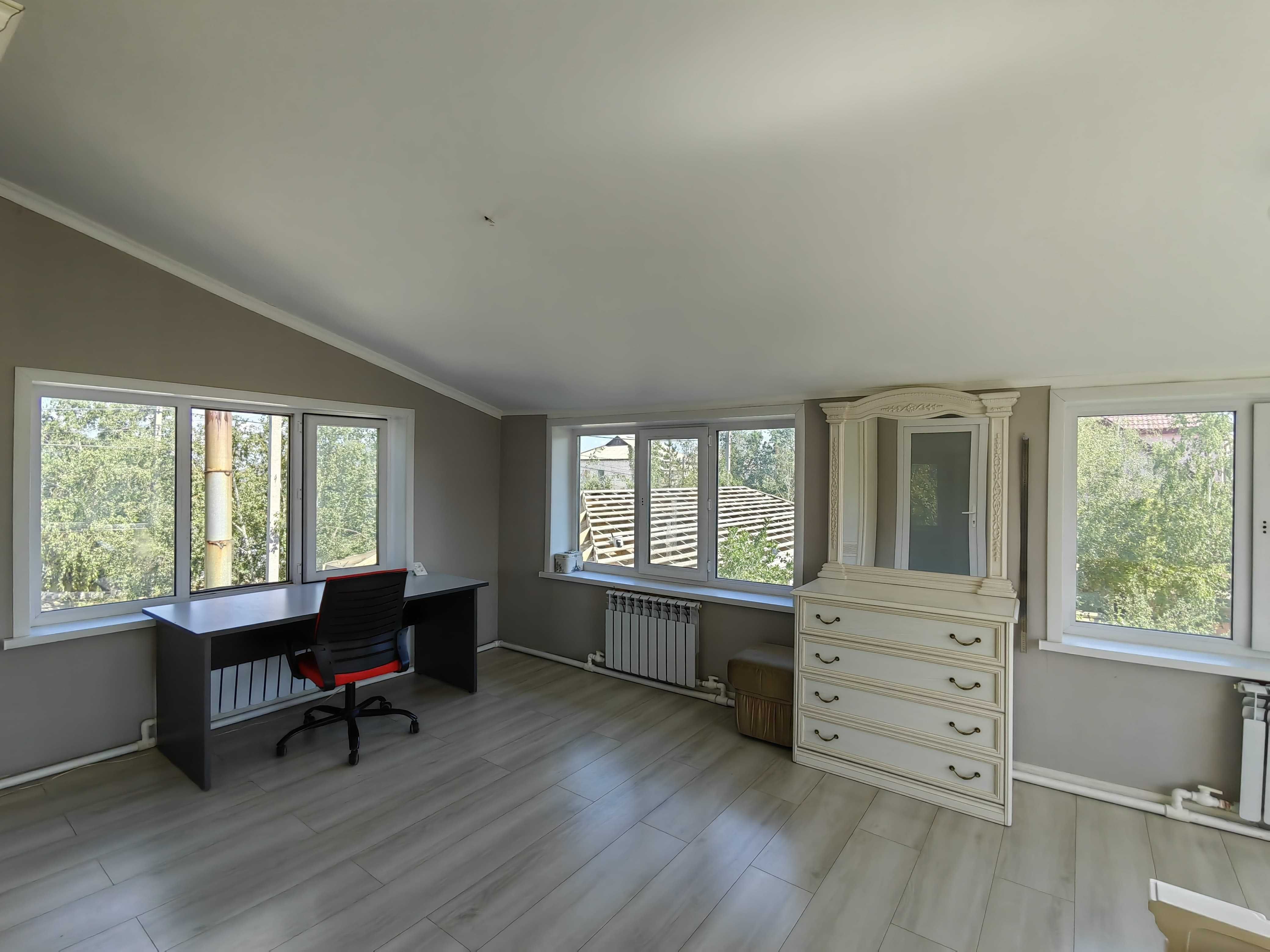 Двухэтажный шестикомнатный дом 170 м² с гаражом и зем уч 9с мкр Кунгей
