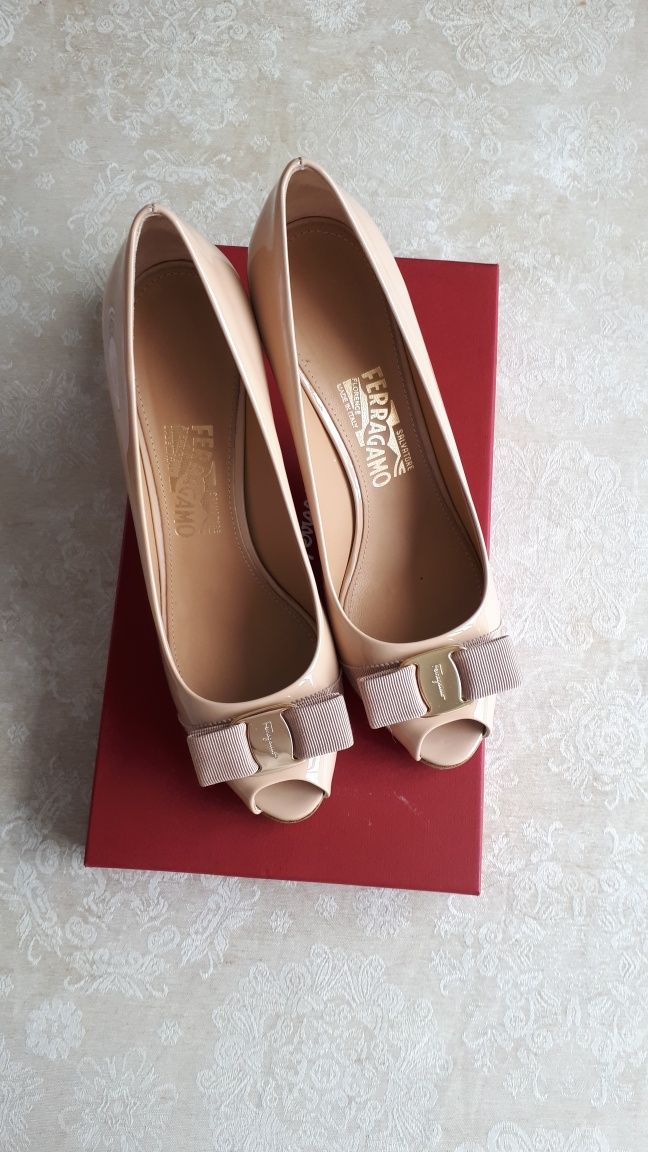 женская обувь Feragamo, Santoni, Adidas, Philippe model Paris