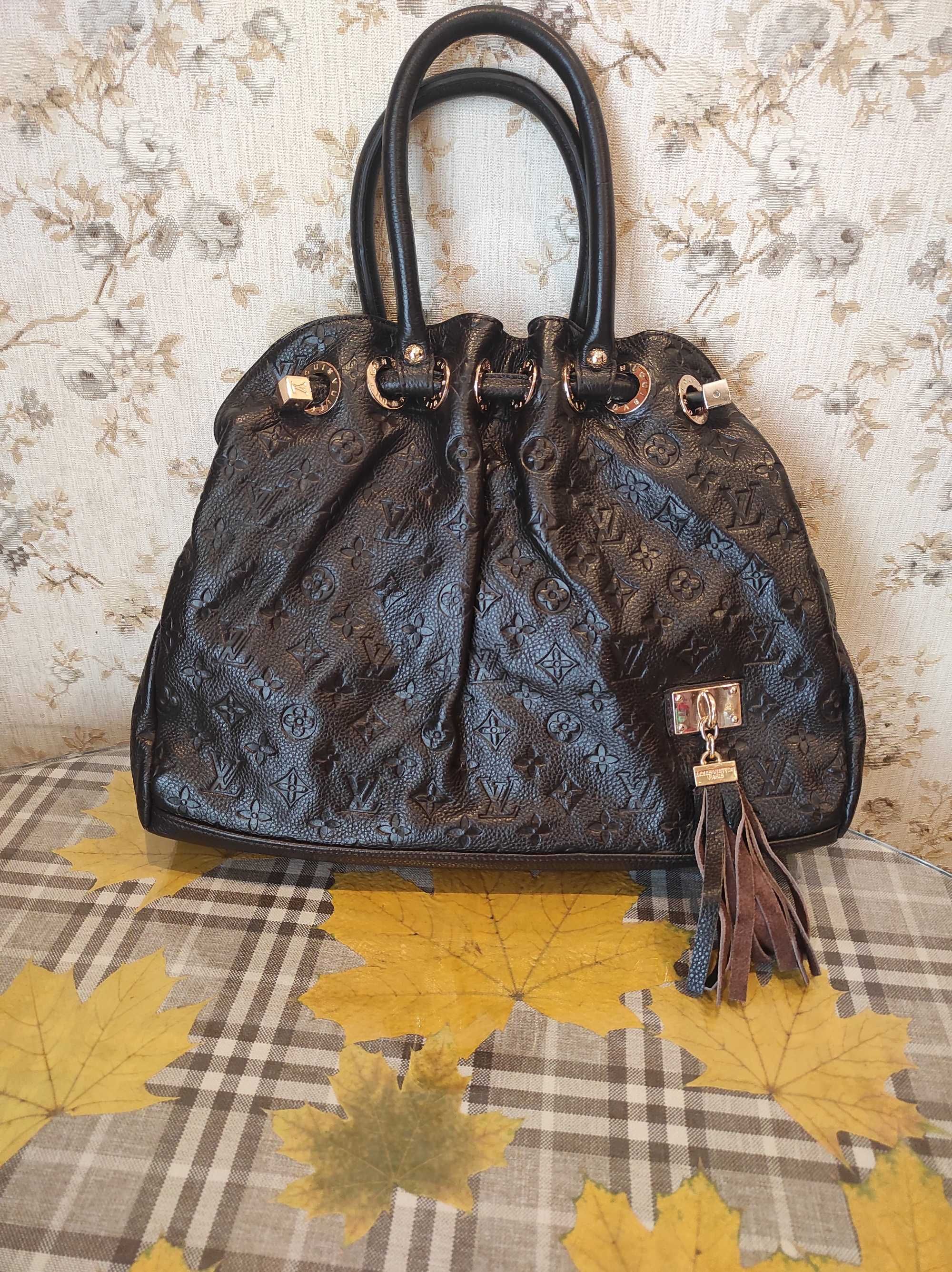 Сумочка то  Louis Vuitton