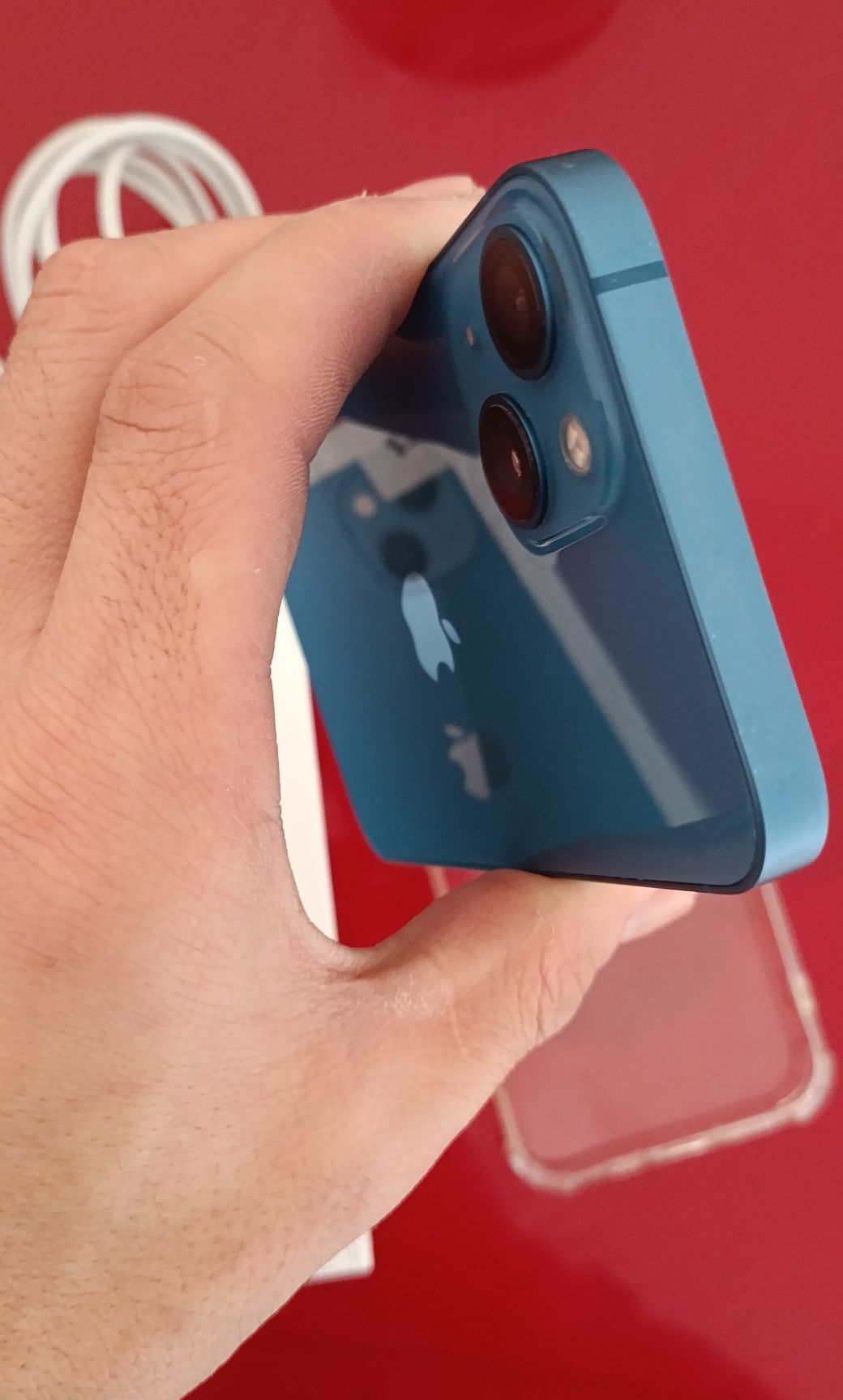 Продам iPhone 13 в отличном состоянии