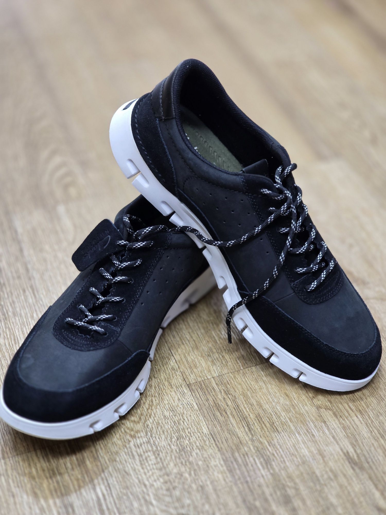 Продам кроссовки NEW BALANCE NIKE CLARKS ASICS Columbia Ecco