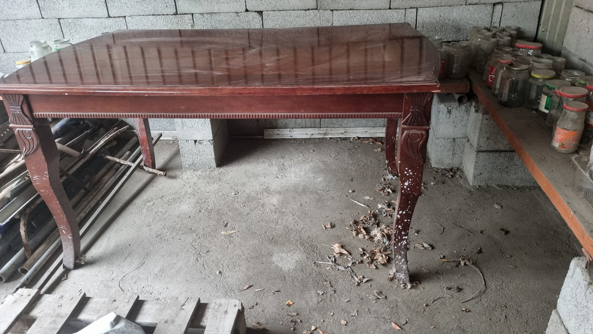 Стол лакированный