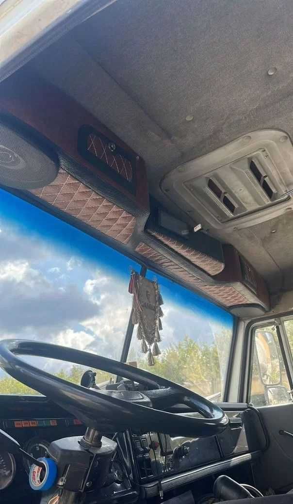 Над оконные полки на КамАЗ, Полка в кабину надоконная KAMAZ
