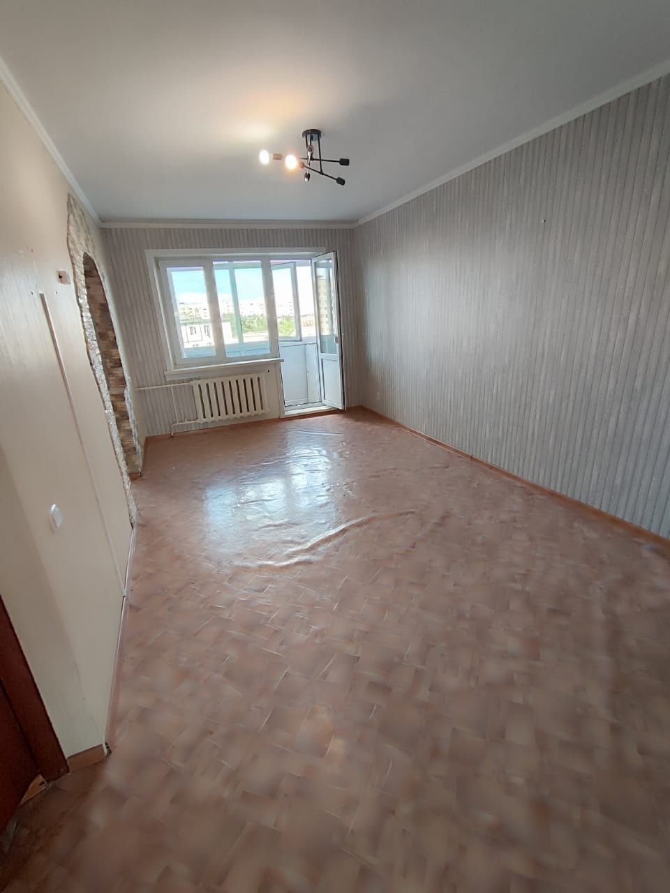 Продам 2 х комн . 5 -27,  5 этаж.