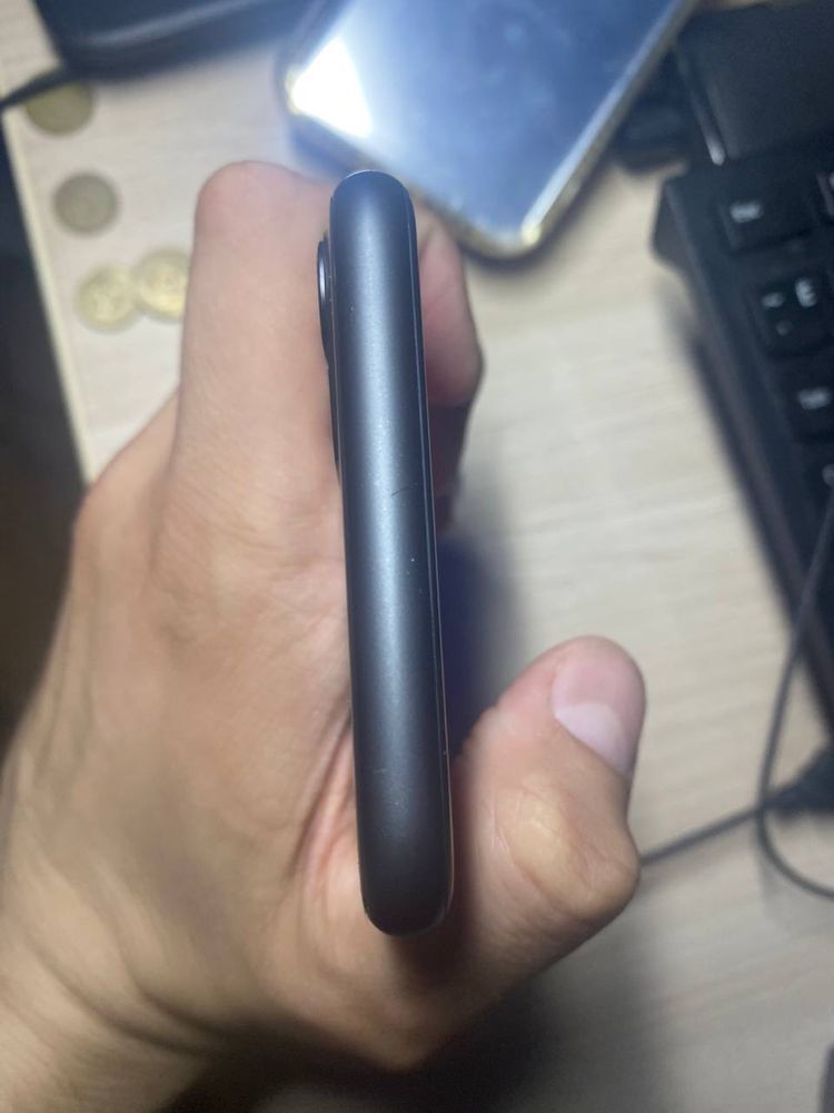 Продам iphone 11 64gb