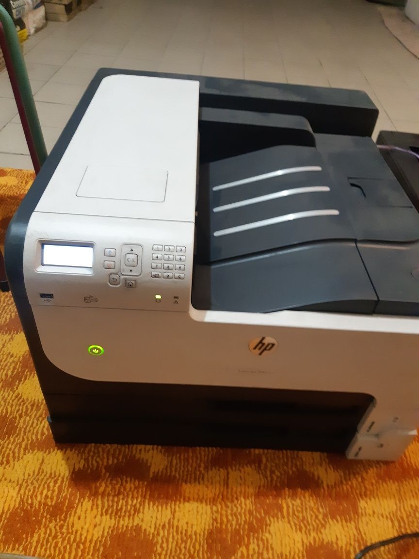 Продается принтер HP LaserJet 700 M712
