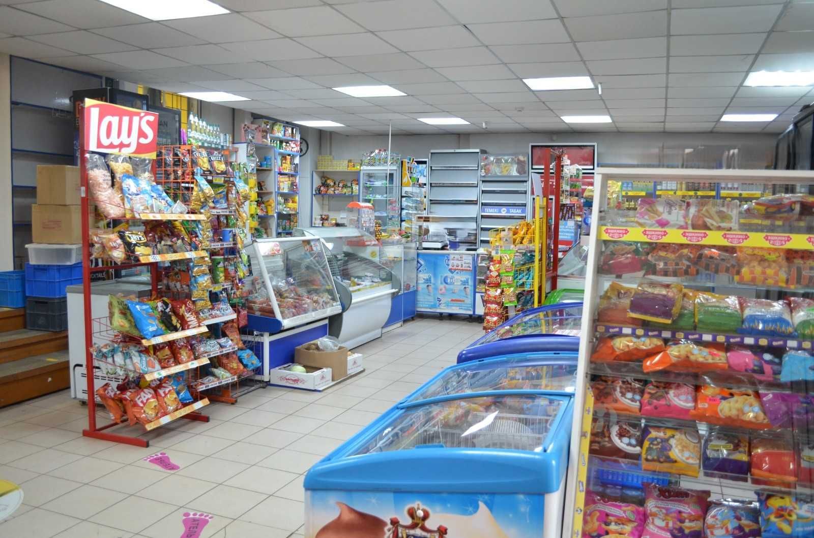 Продажа продуктового магазина, на первой линии центральной улицы.