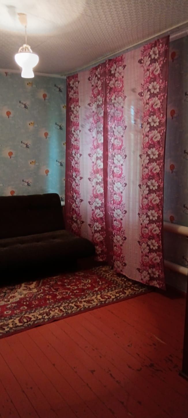 Продам дом в райцентре Денисовка.