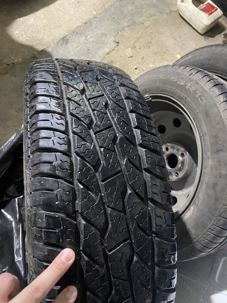 Продам шины для внедорожника 225/65/R17