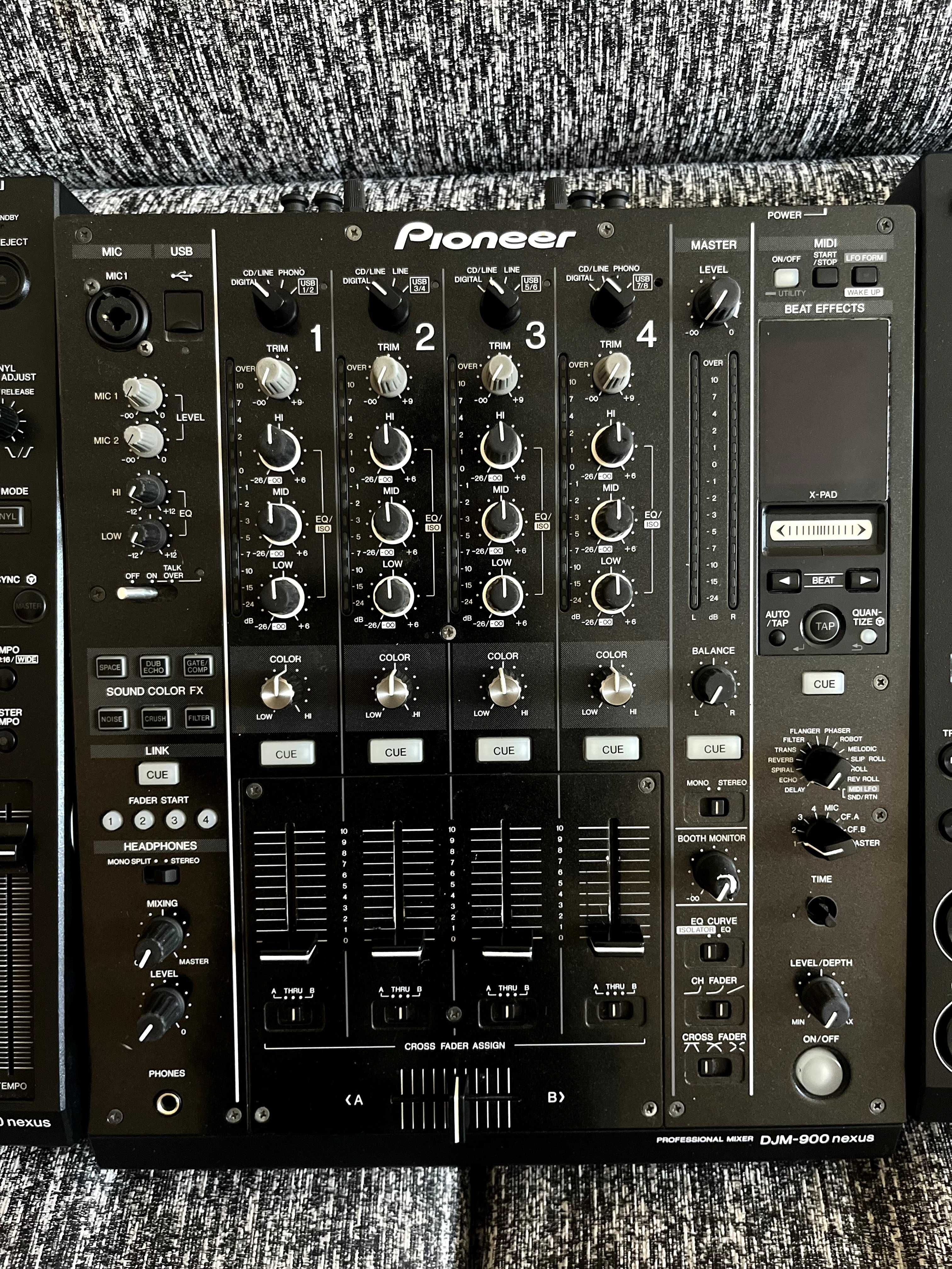 Продаю DJ-сетап Pioneer Nexus
CDJ-900 Nexus х2 DJM-900 Nexus