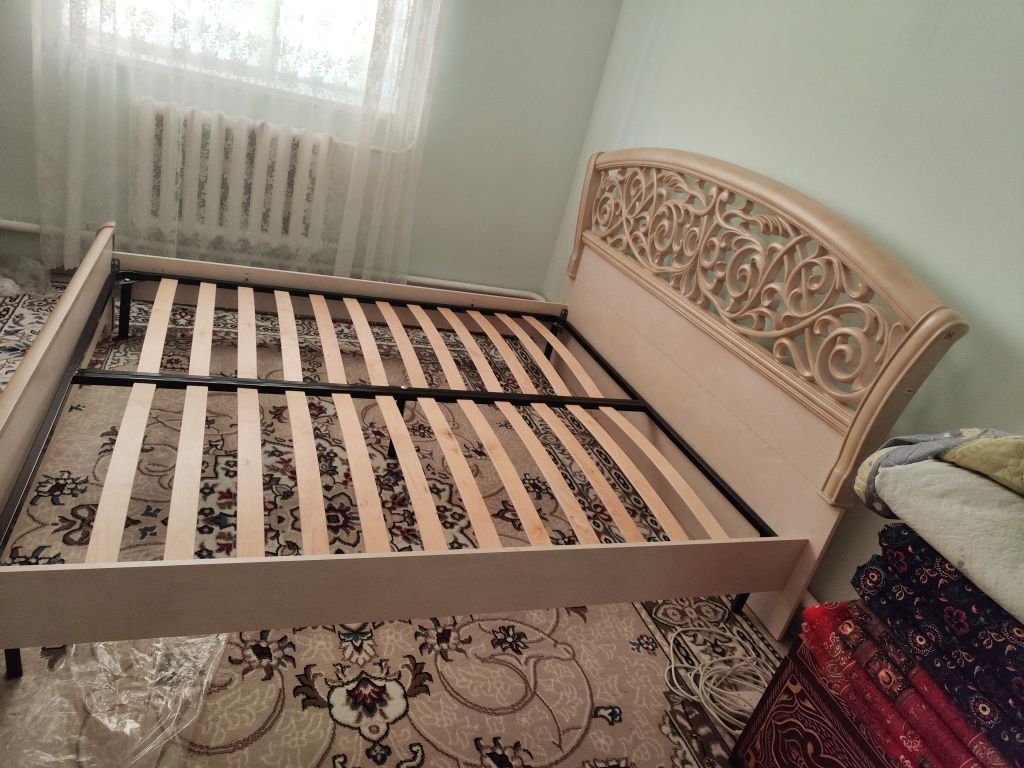 Двухспальная кровать