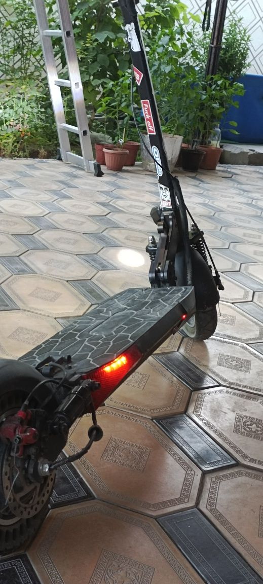 Электронный самокат Kugo m4 pro