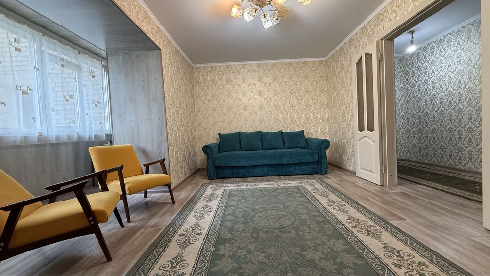 Трешка в центре напротив Достыка на сутки, неделю трехкомнатная