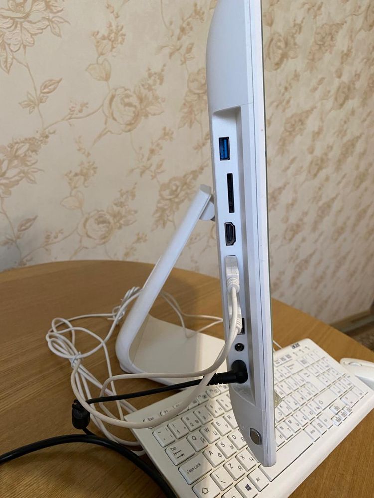 Продаю моноблок Acer Aspire C20-720 Series