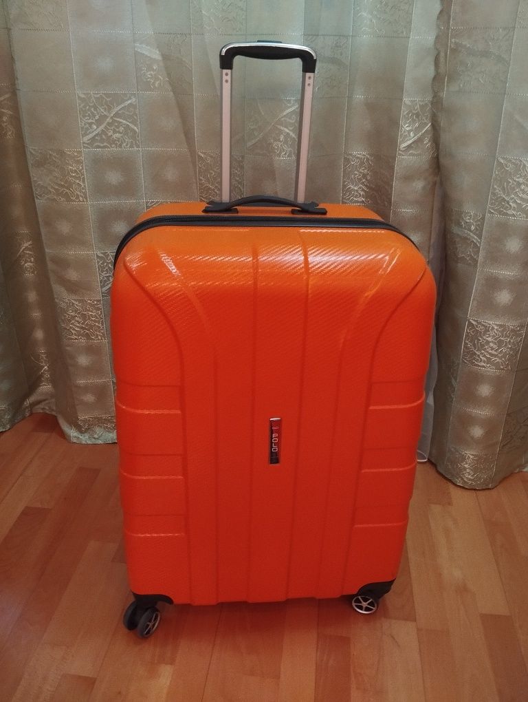 Продаются чемоданы