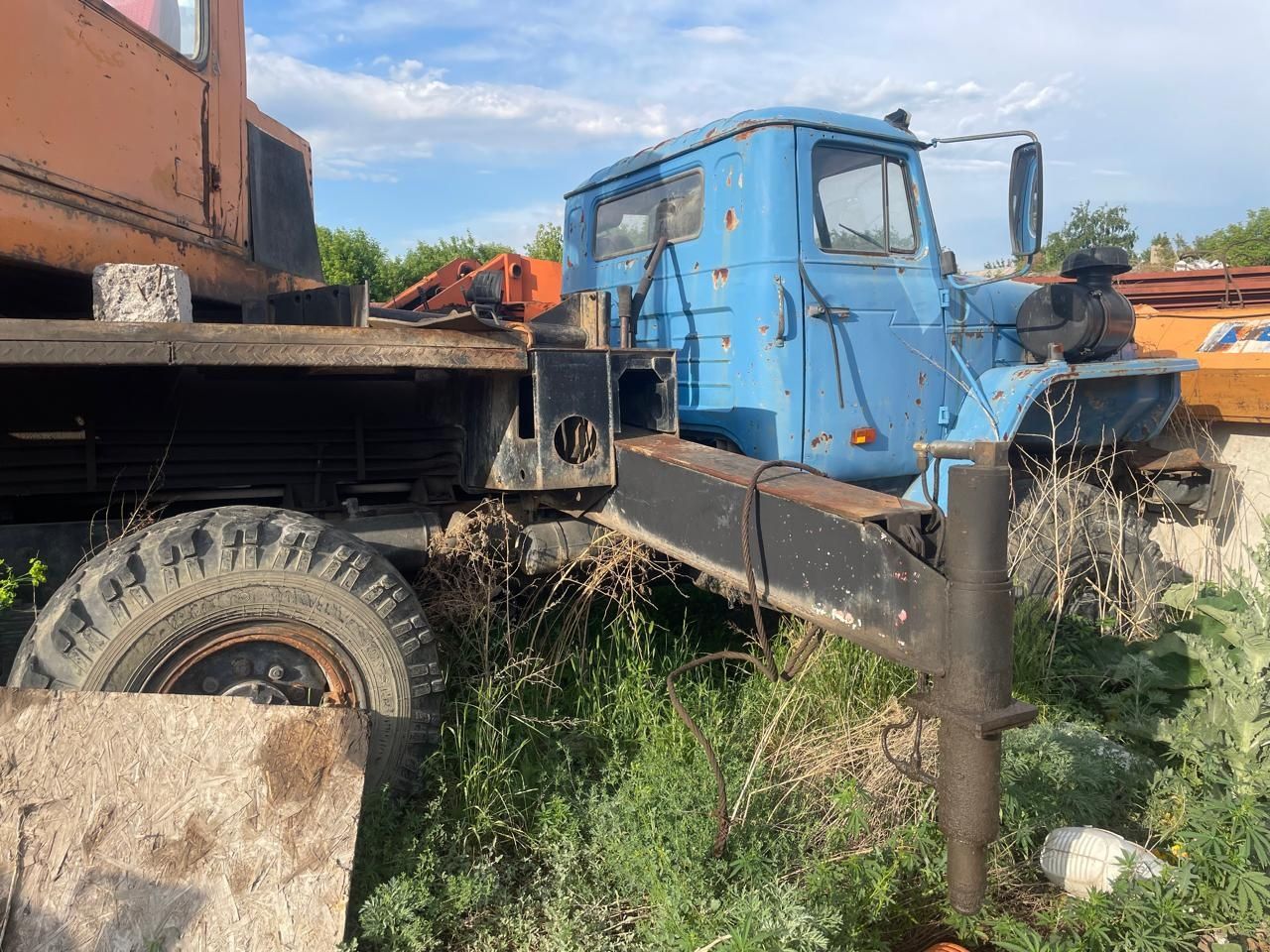 Продам автокран по запчастям