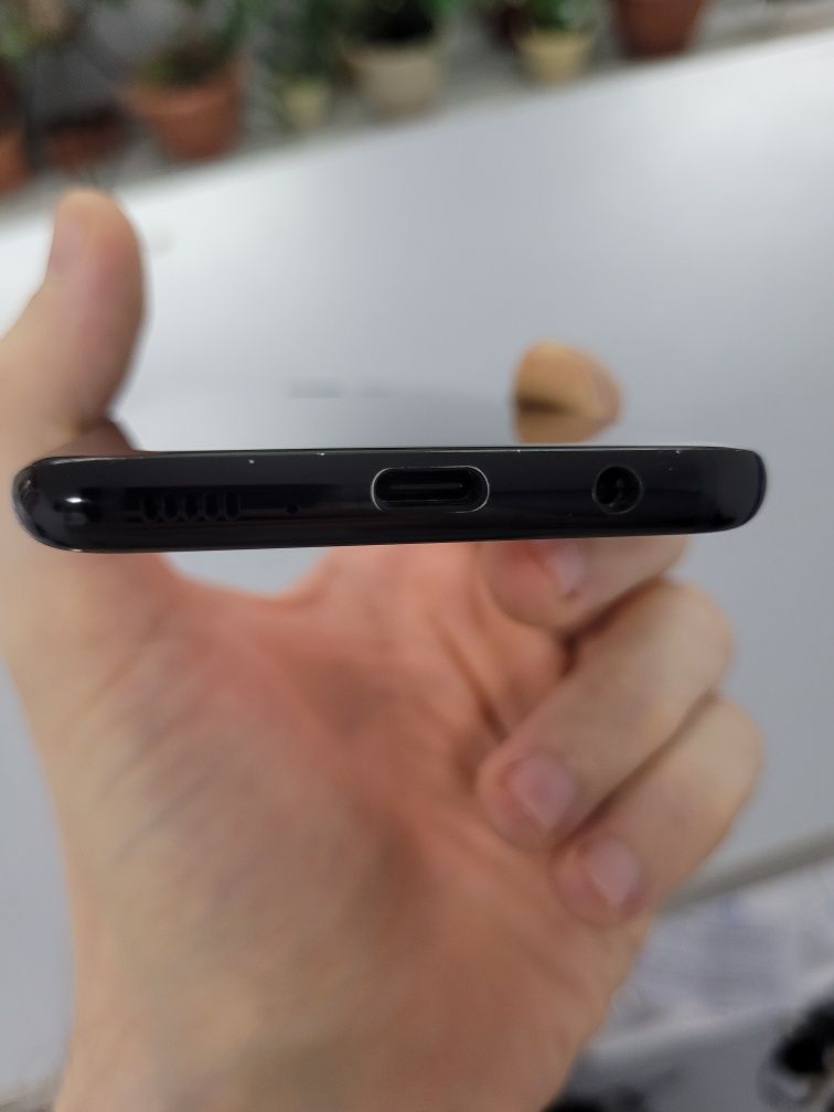 Продается компактный флагман Samsung s8 64g