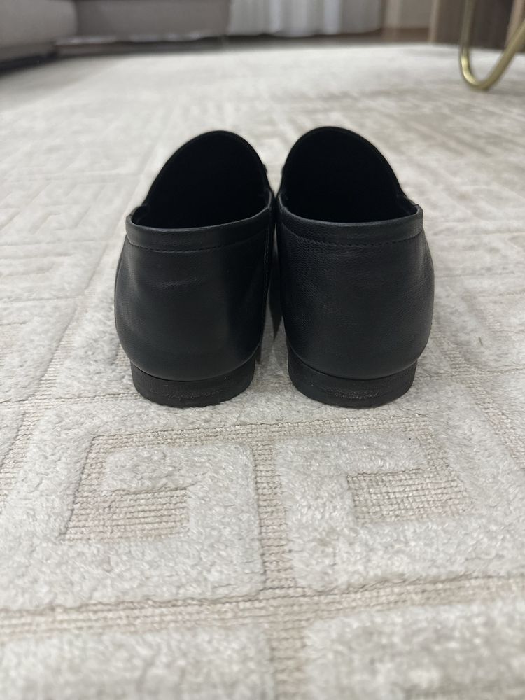 Продам лоферы черные