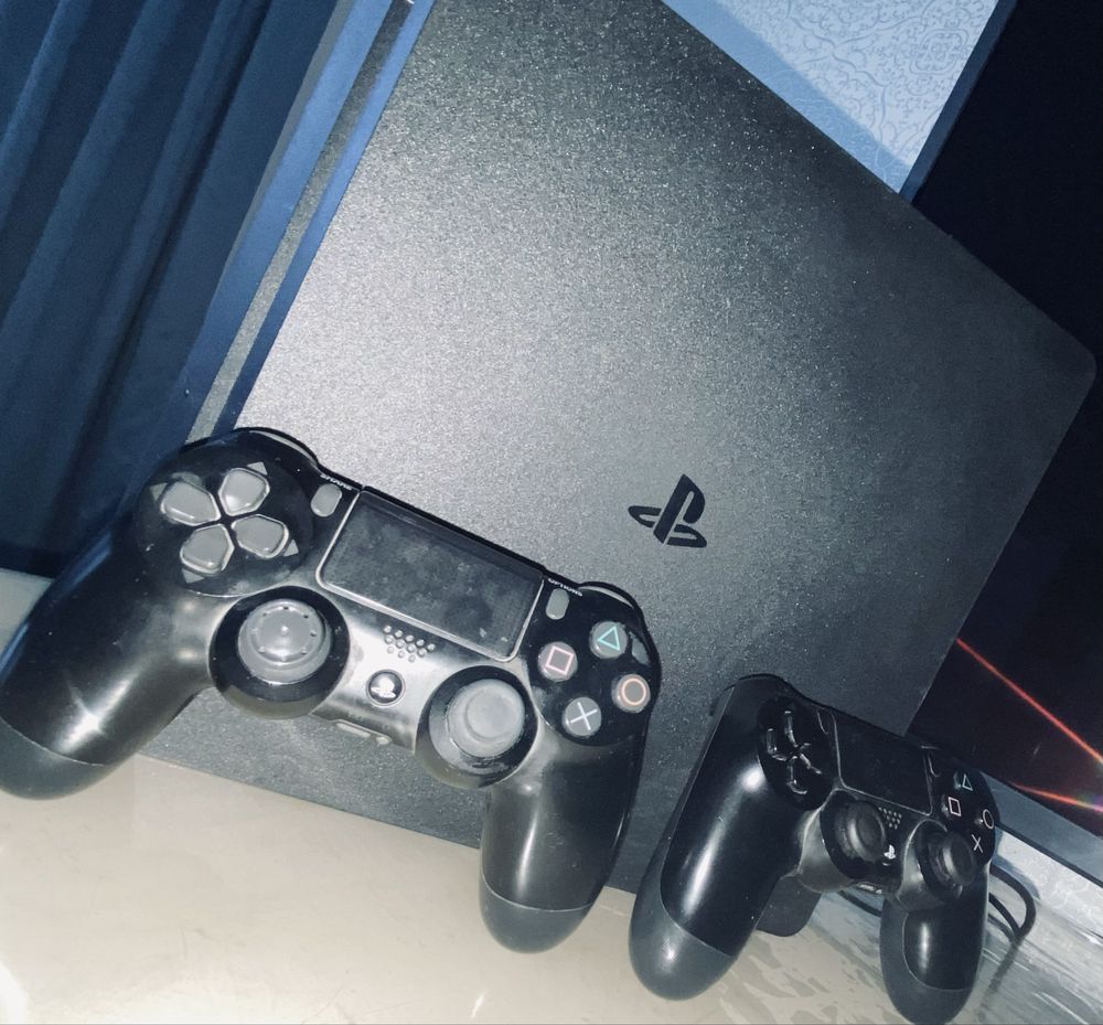 Playstation 4 slim