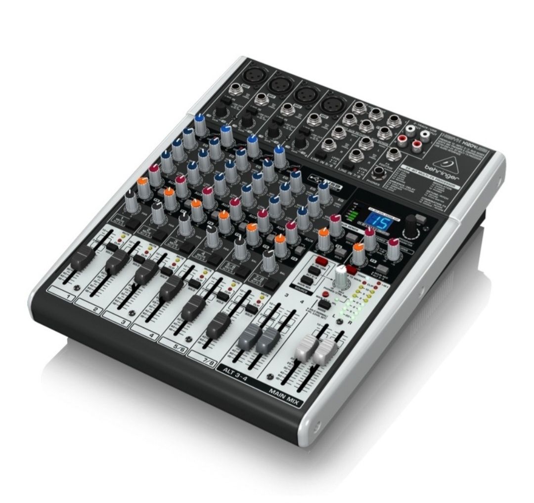 Микшерный пульт Behringer