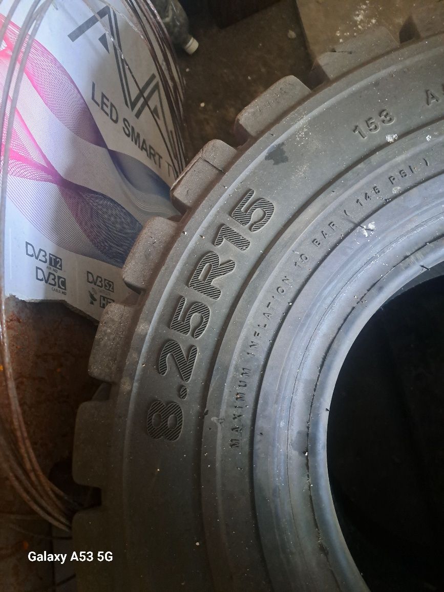 Продам шины 8.25R15  2шт.