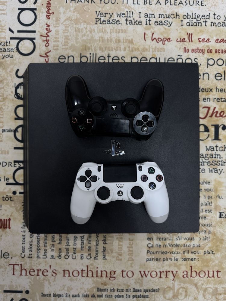 PS4 pro 1TB + 2 джойстика + игры
