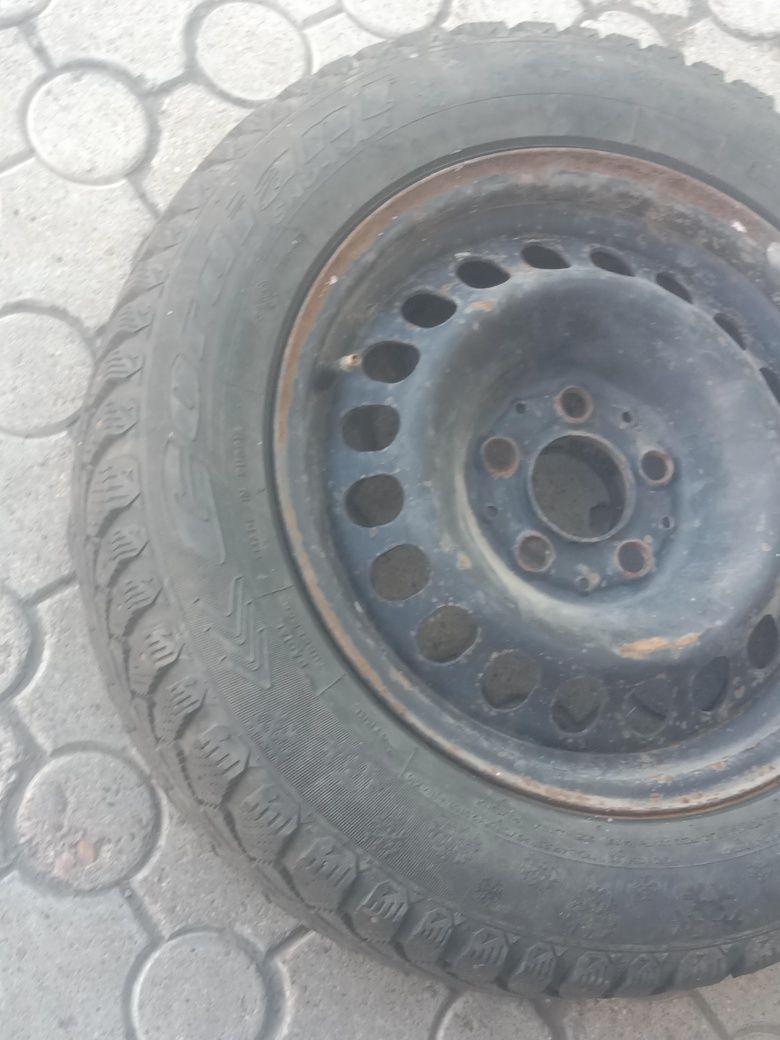 Продам 4 диска на R15,покрышки 4 штуки на 205/60 R15