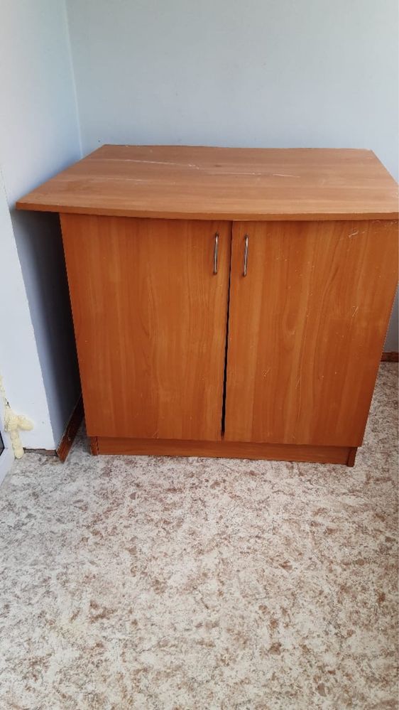 Продам тумбу в хорошем состояние