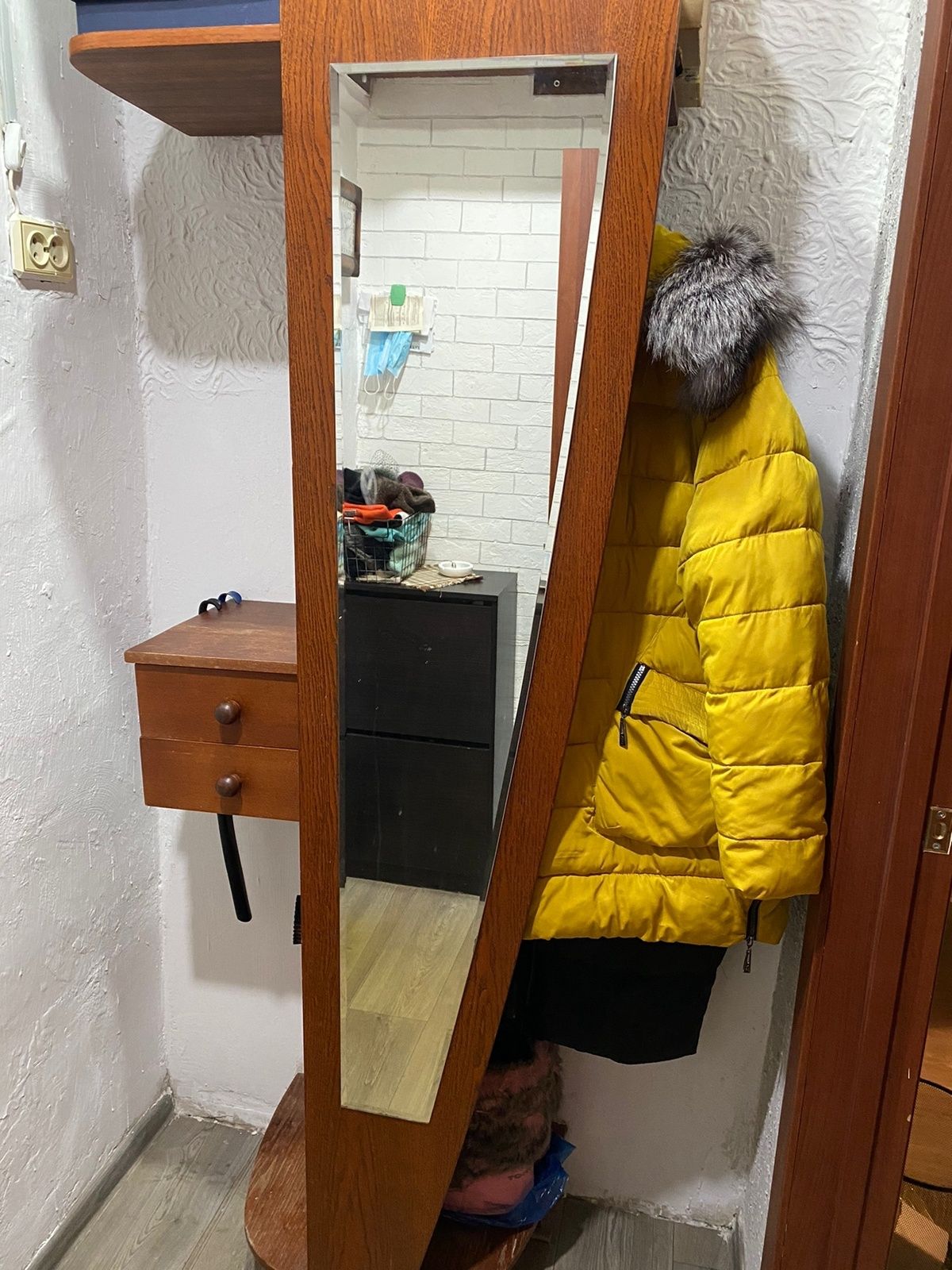 Продам компактную прихожую