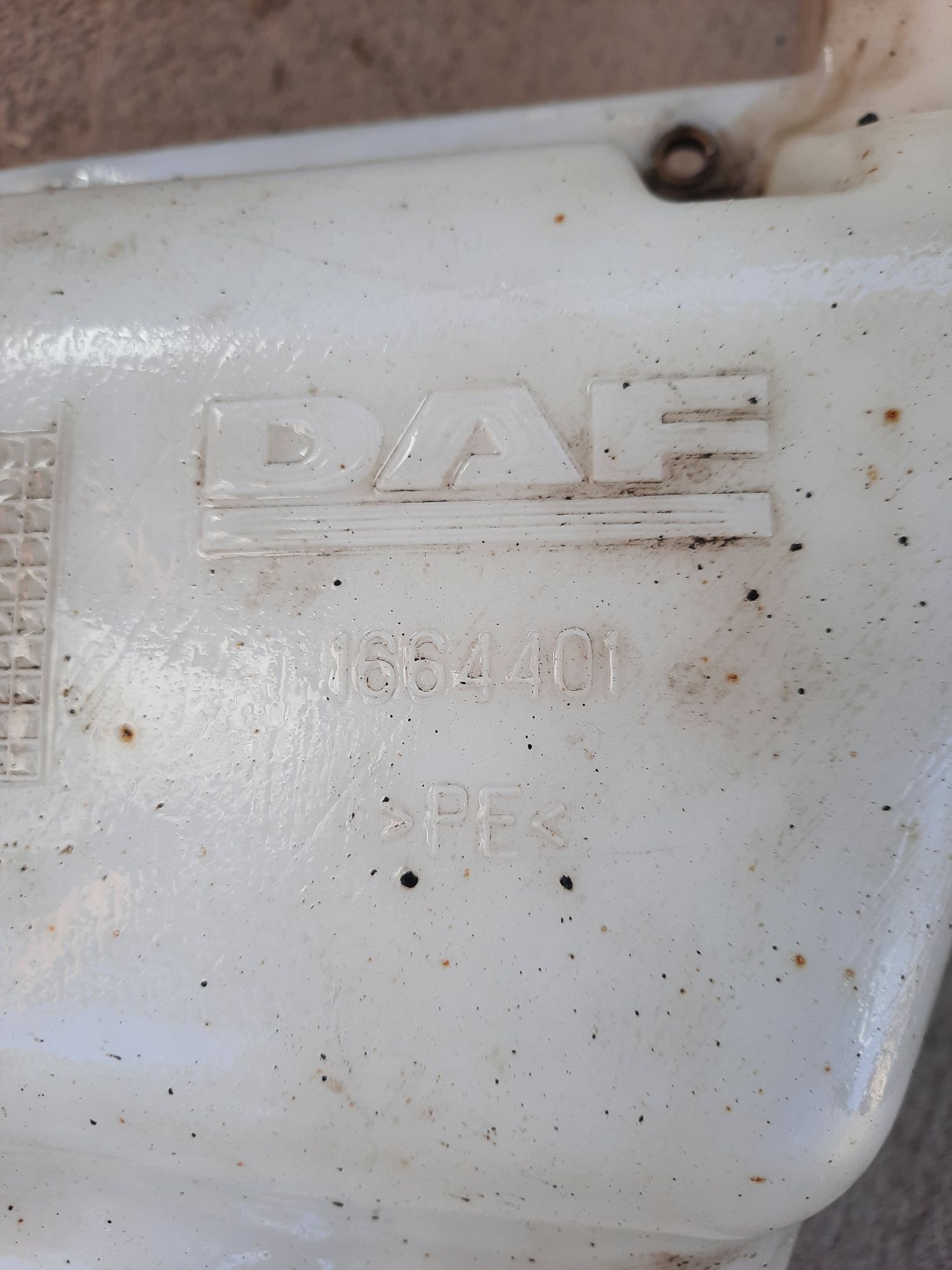 Бочёк омывателя стеклочистителя от DAF