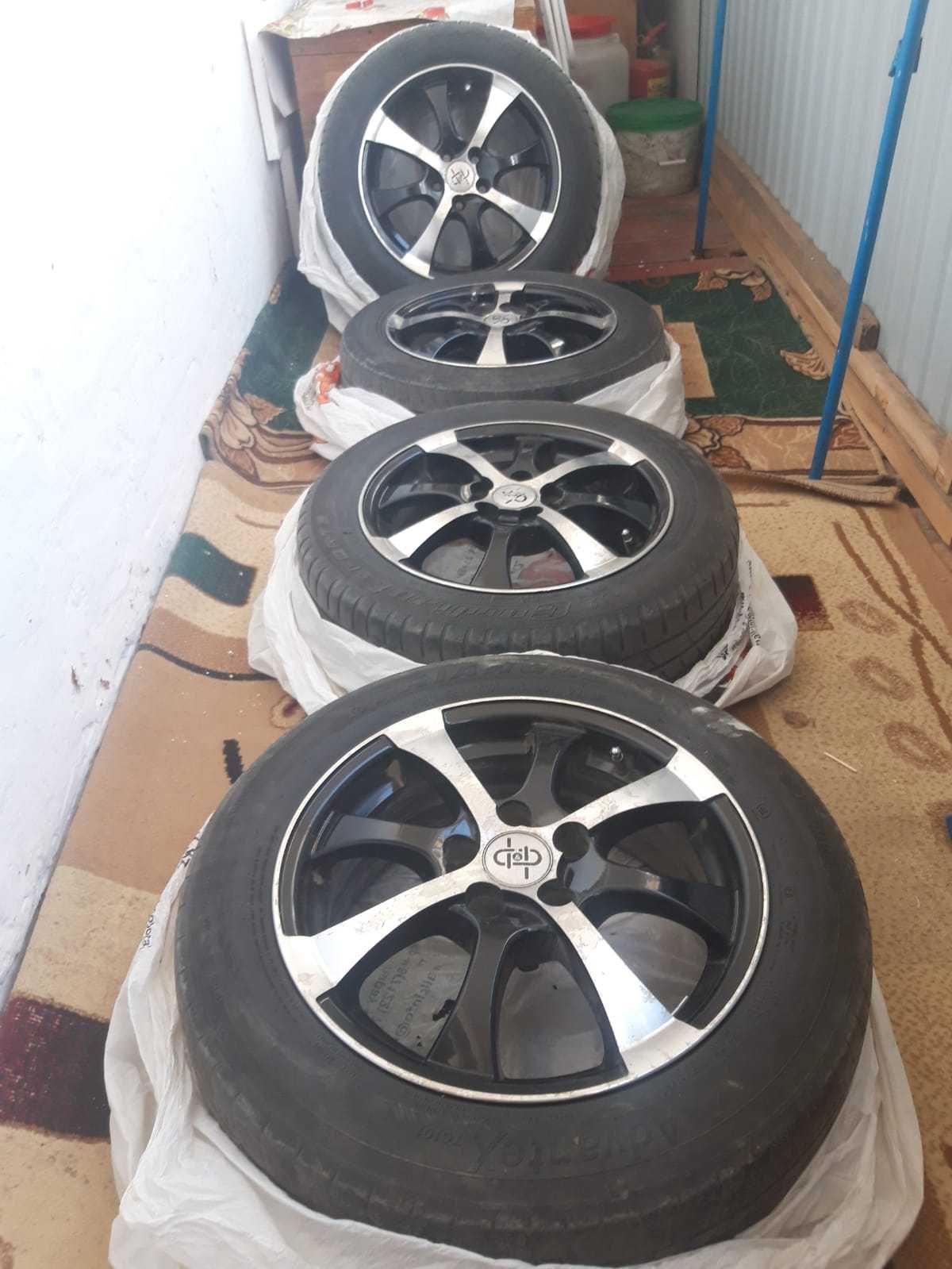 Продам комплект колес 185/60 R 15