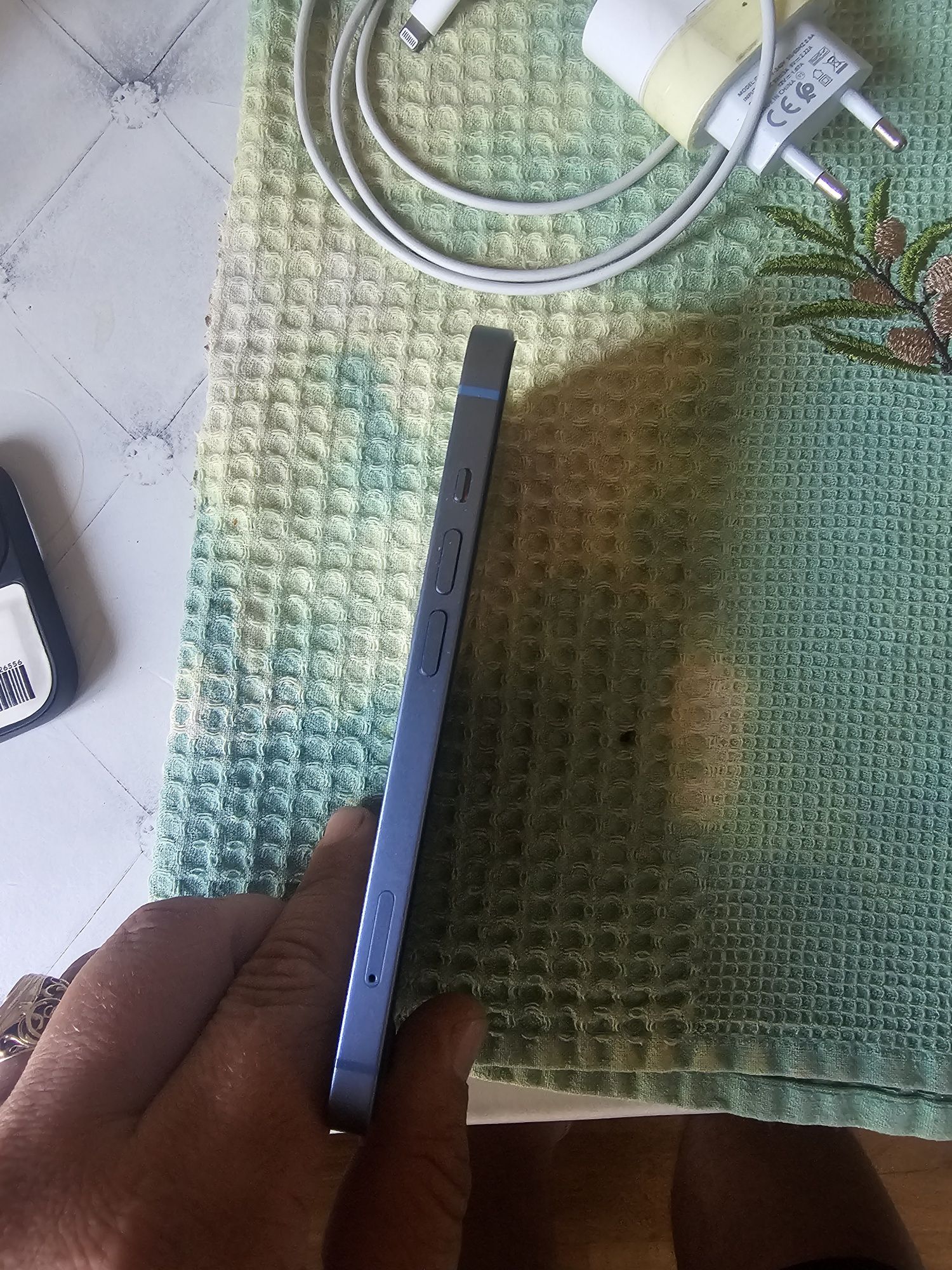 Продам IPhone 14 128