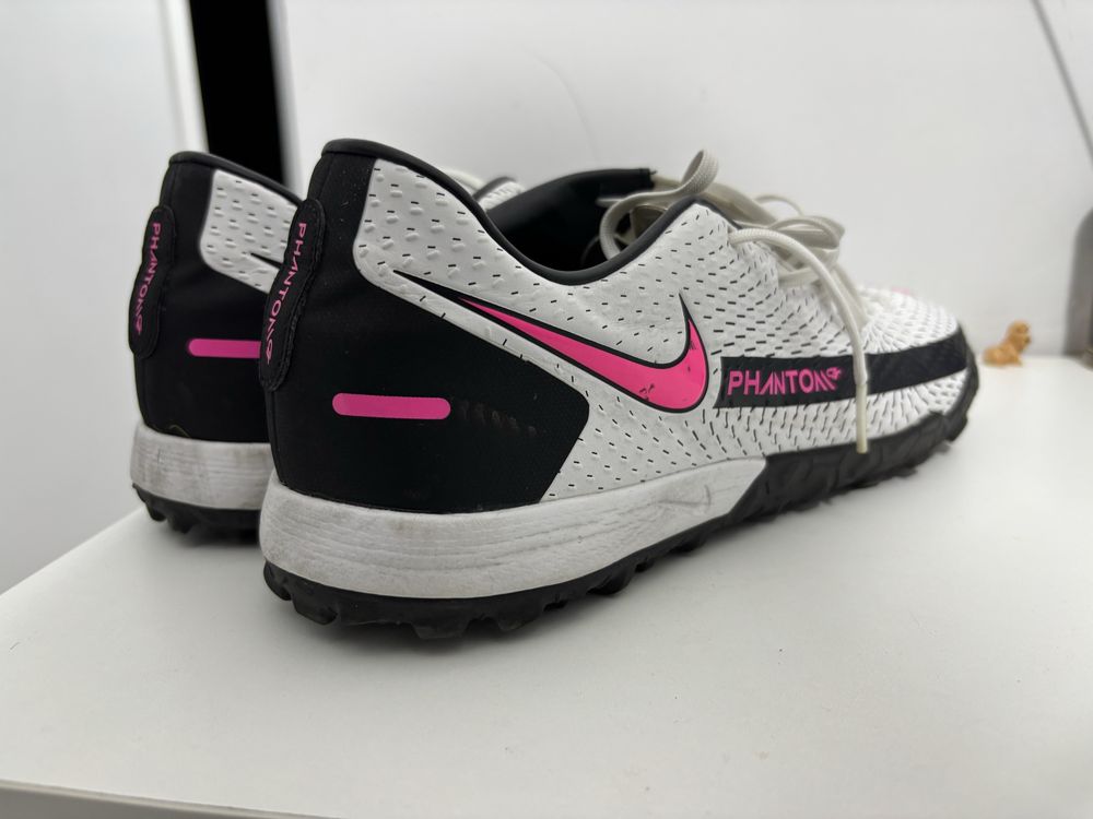 Продам Nike сороконожки размер 44 в отличном состояний