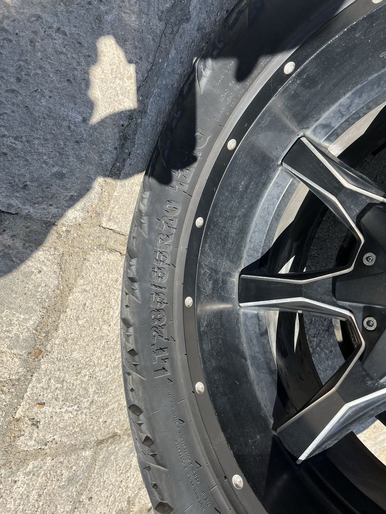 Продаются диски фирмы MOTO METALL 285/55R20 с шинами в комплекте