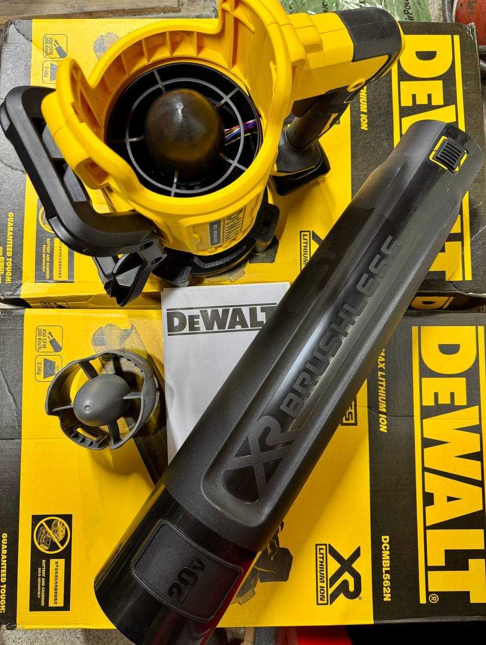 Аккумуляторная  ветродувка (ветродуйка) Dewalt DCMBL562