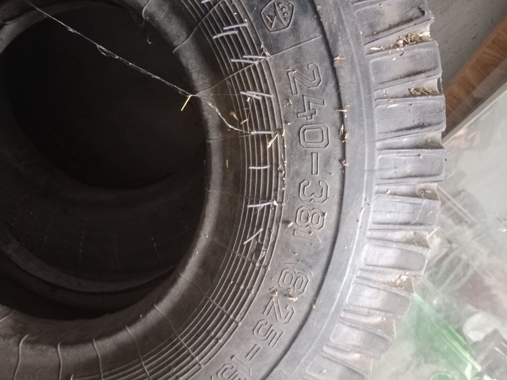 Продам 2 шины, R15,