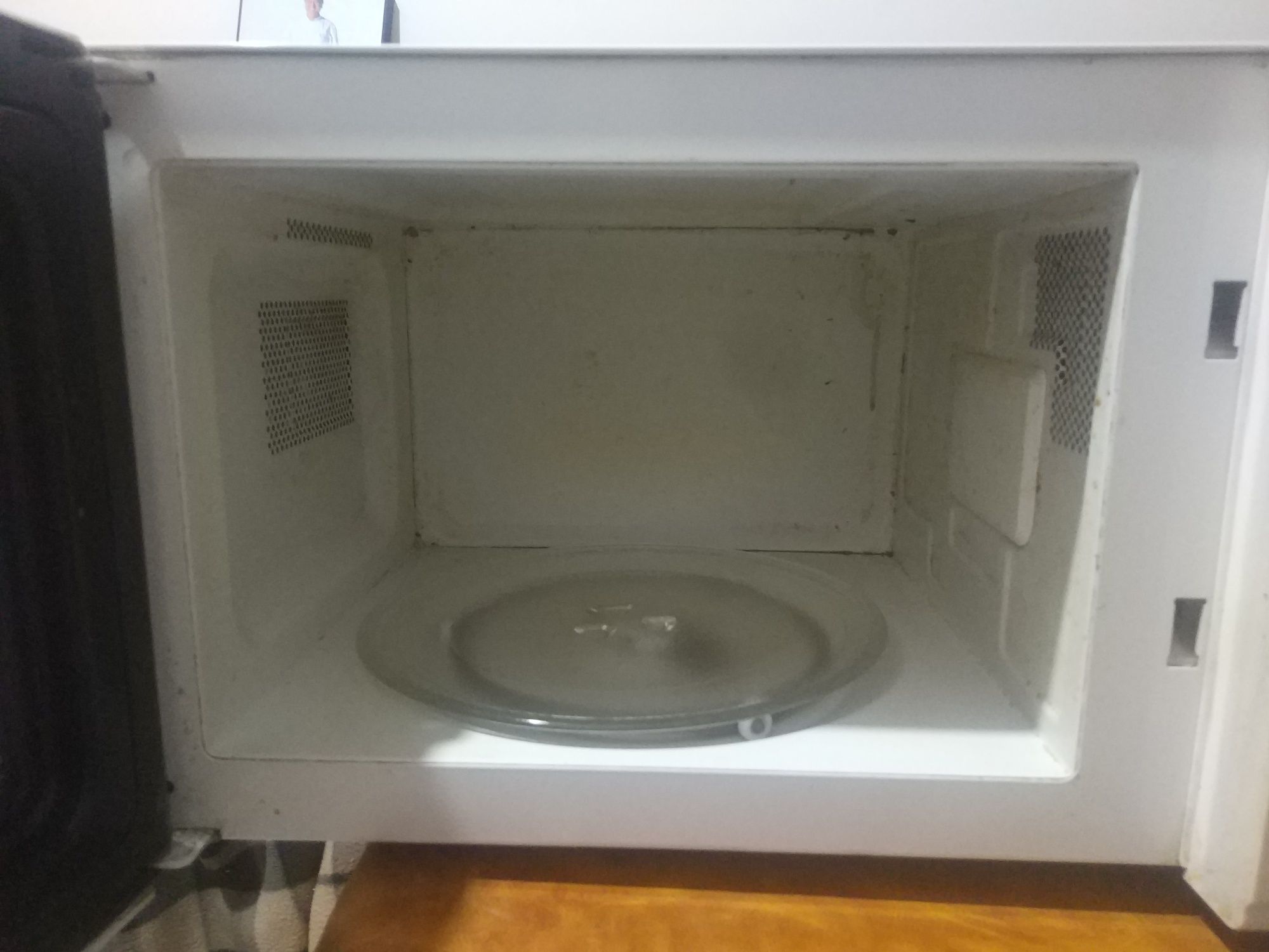 Микроволновка LG (микроволновая печь). Недорого.