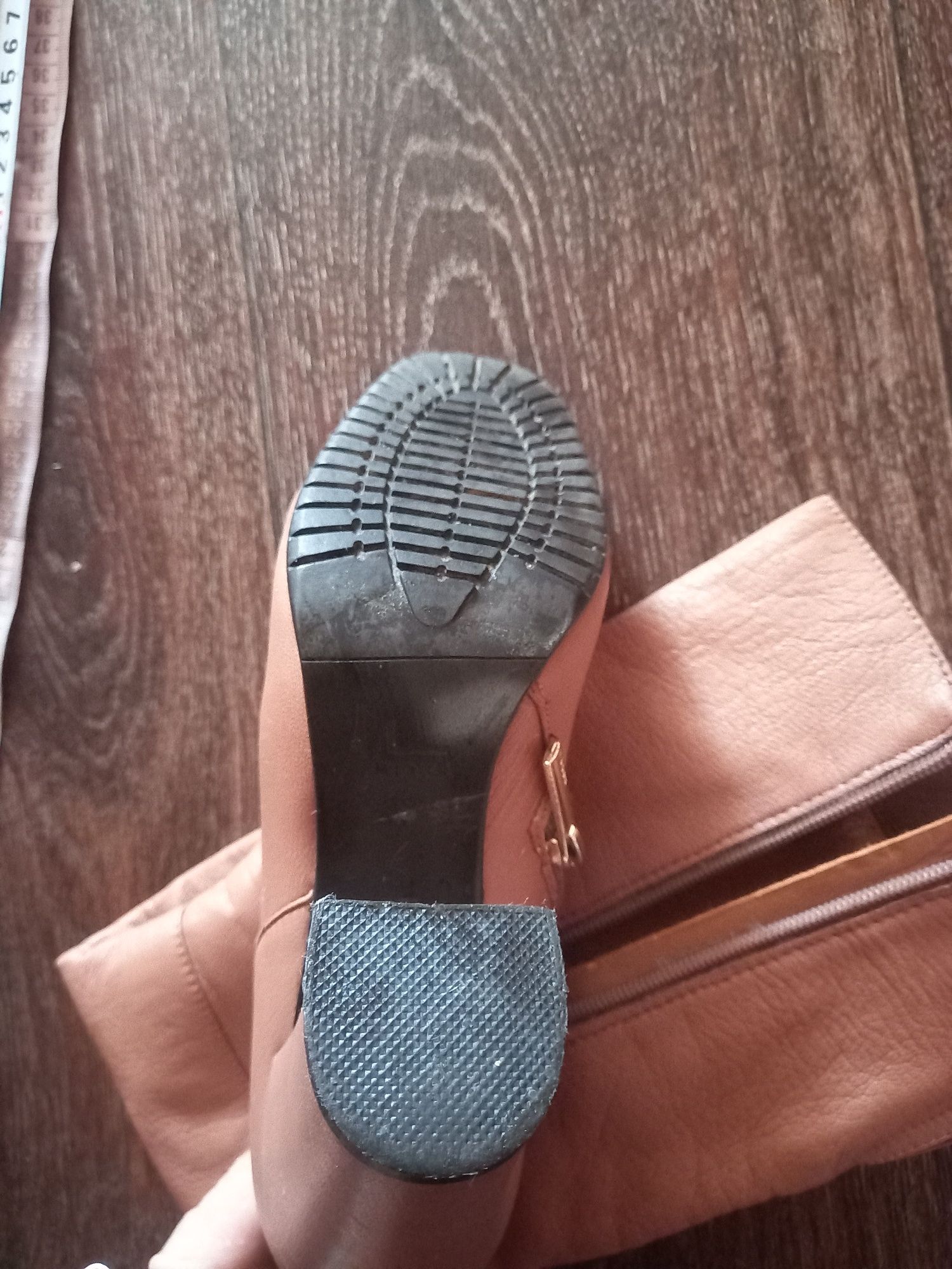 Продам кожаные женские сапоги