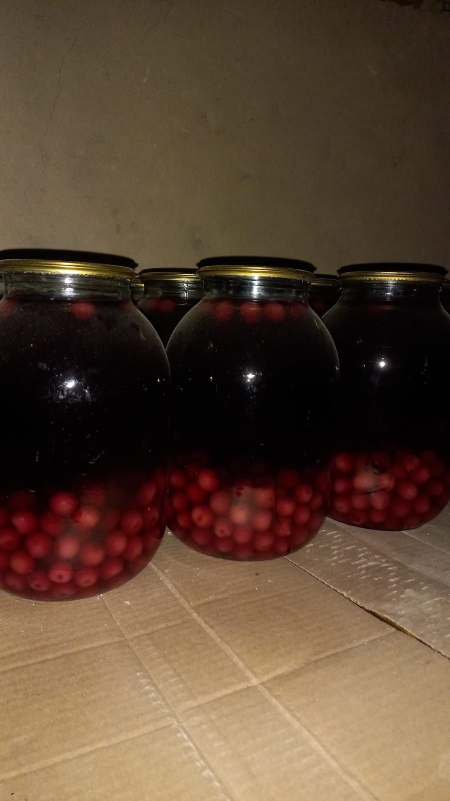 Компот и помидоры огурцы