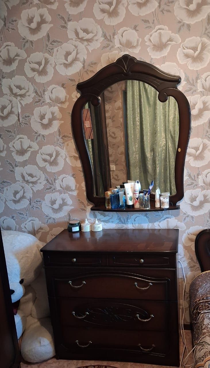 Срочно продам спальный гарнитур