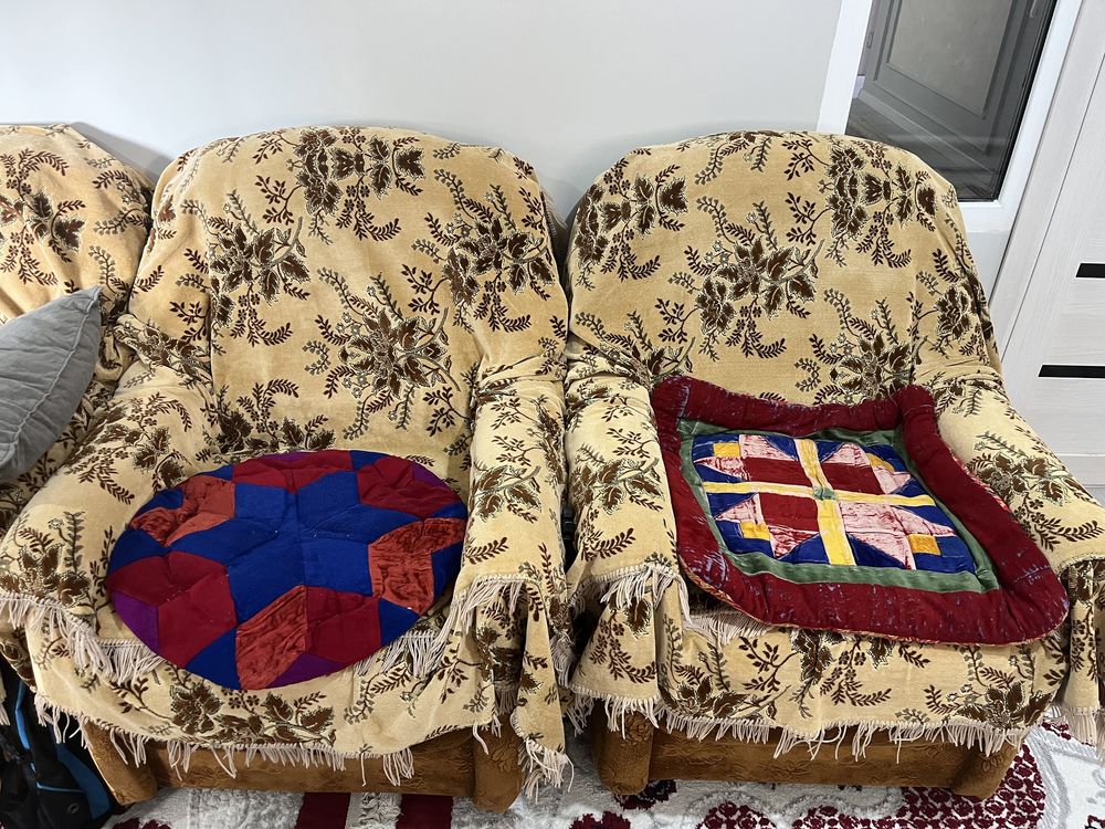 Продам диван с 2 креслами