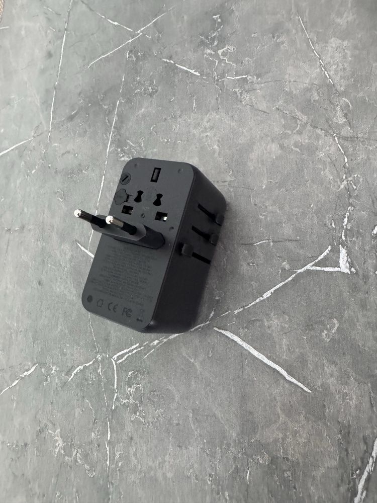 Зарядное устройство Momax 1 World. GAN 140 W