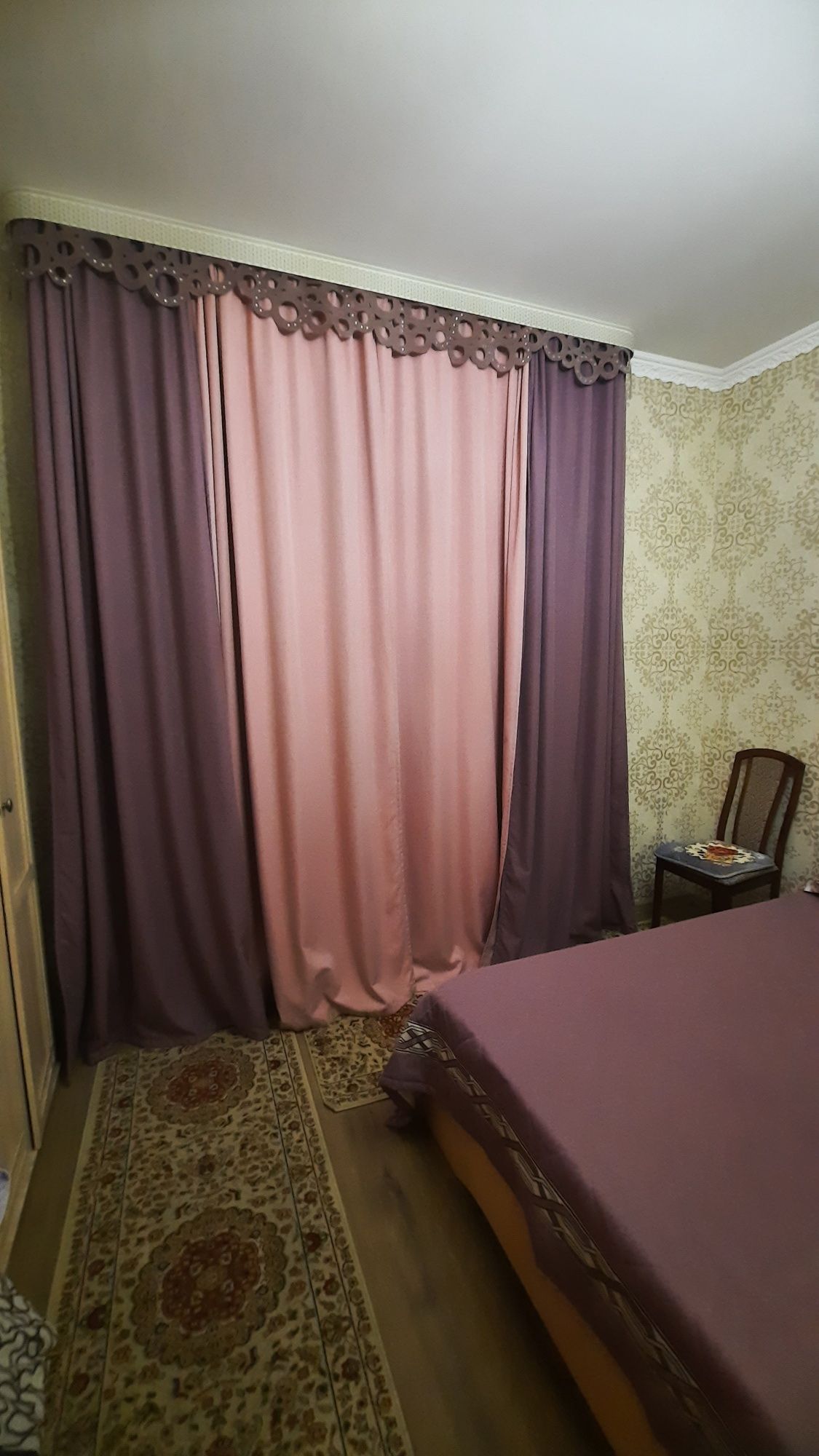 Продам комплект шторы и покрывало на кровать