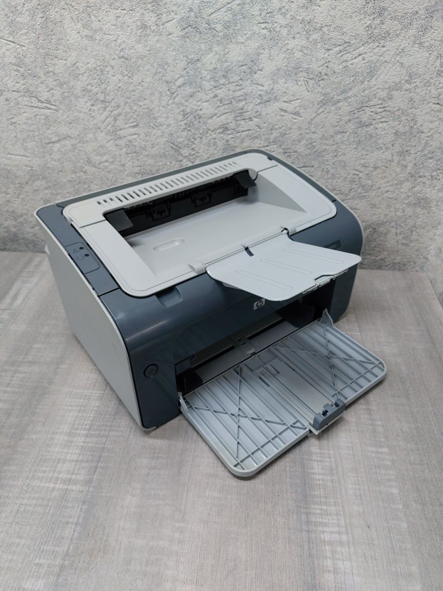 HP LaserJet P1102s
принтер