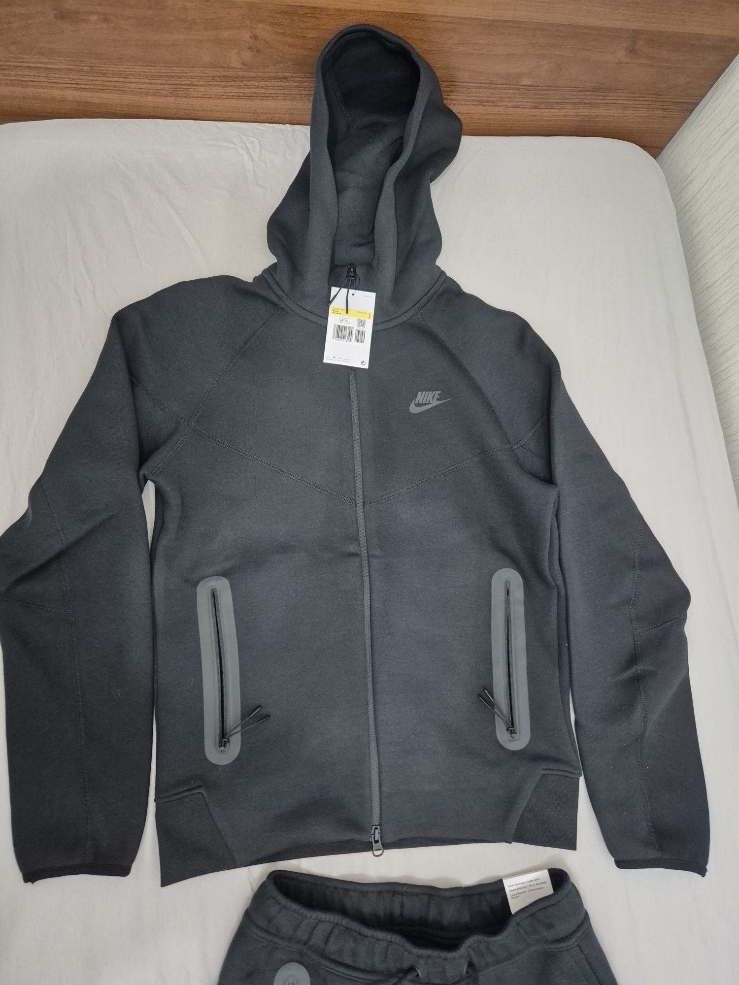 Nike tech fleece original new