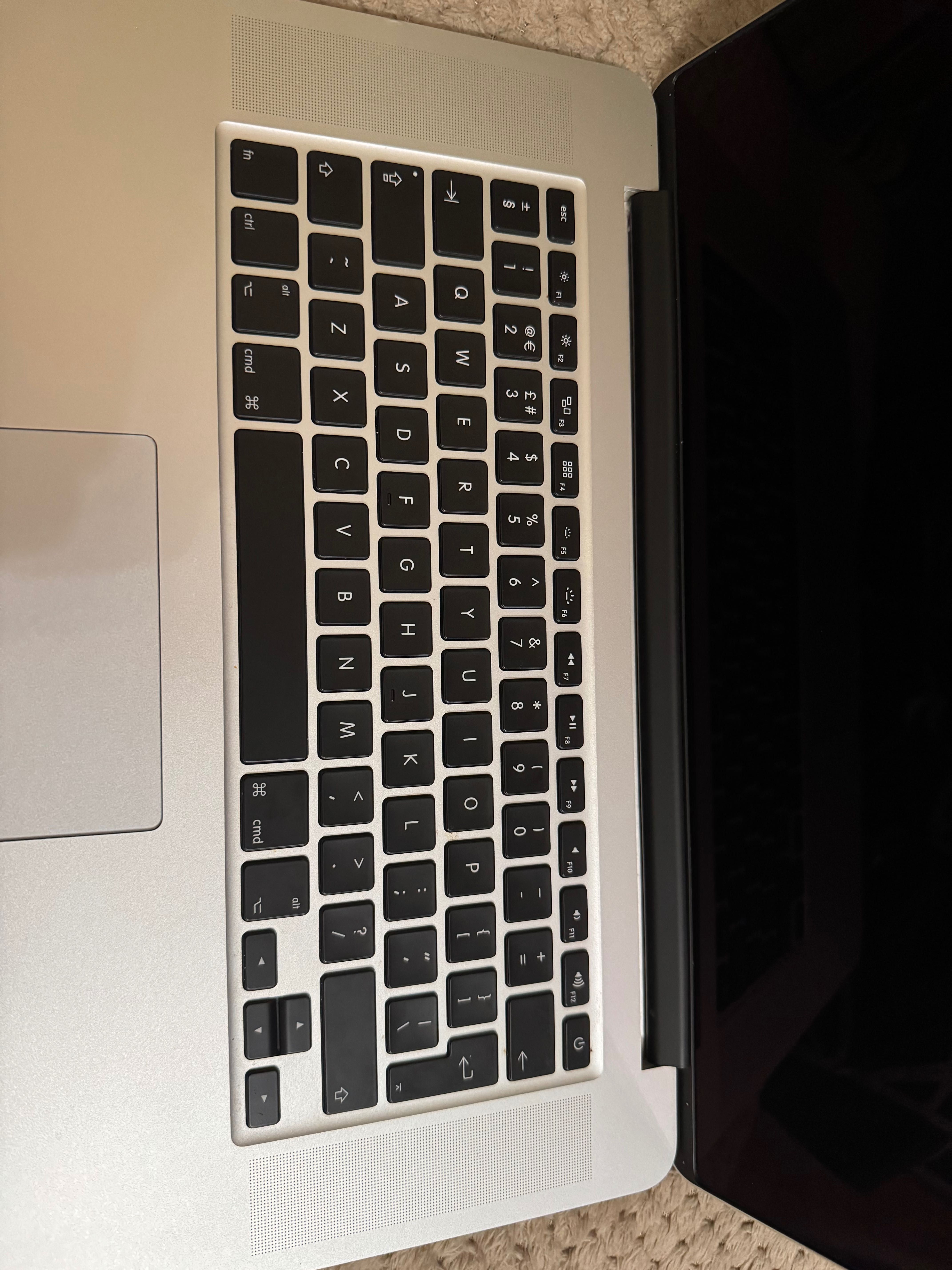 Продам MacBook Pro 15
15.4/ Intel Core i7 2.2GHz/ 16 GB o3y/ 256 Gb.