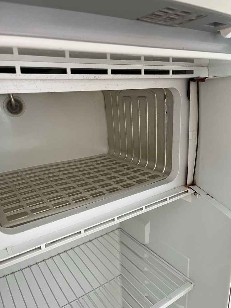 Продам холодильник. Читайте внимательно.