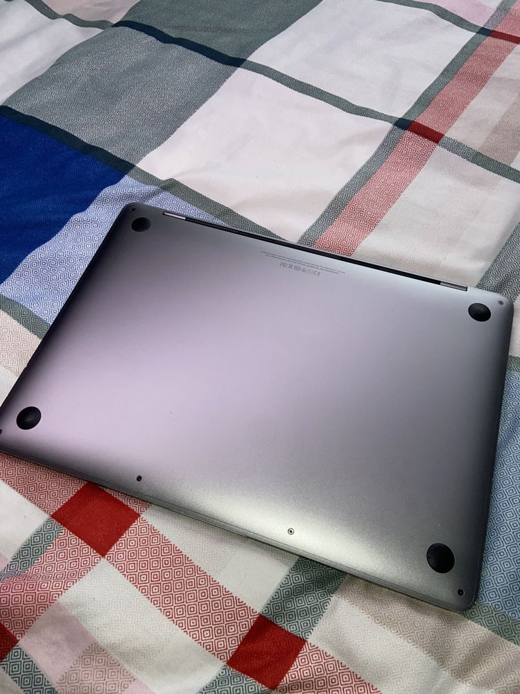 MacBook Pro 13” (2017) в хорошем состоянии!