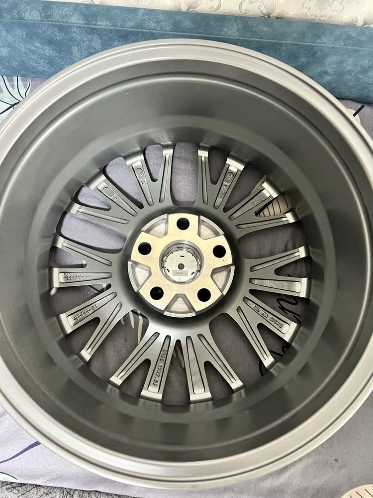 Продам новый литой диск R17 на Камри 70