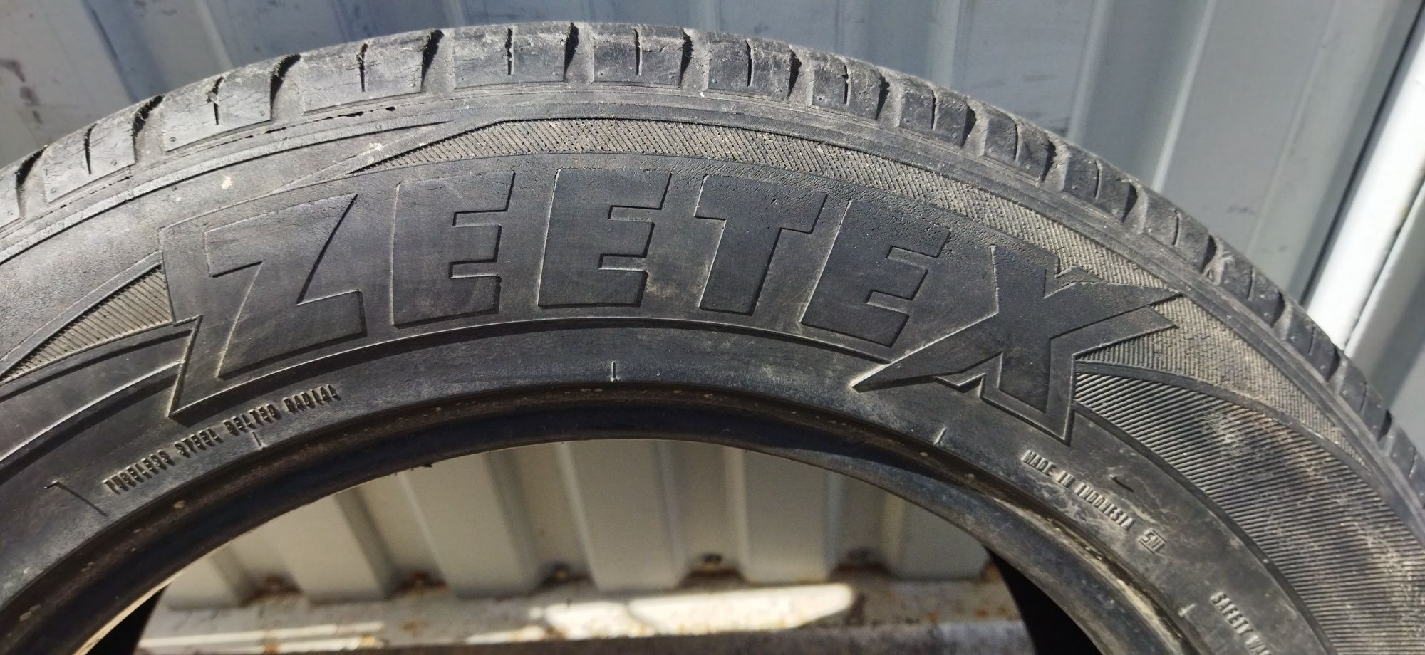 Одна шина r18 Zeetex